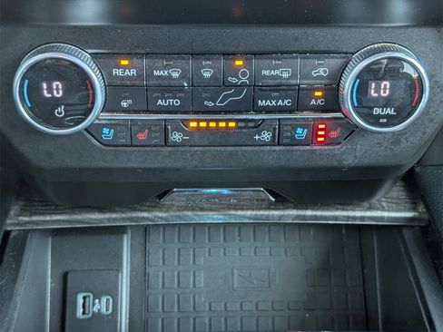 Used 2021 Ford Expedition Limited image 21