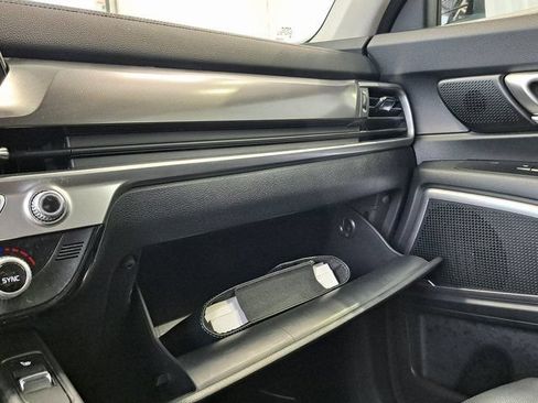 Used 2025 Kia Telluride S FWD image 19