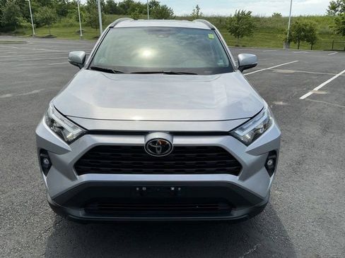Used 2022 Toyota RAV4 XLE Premium AWD/4WD image 5