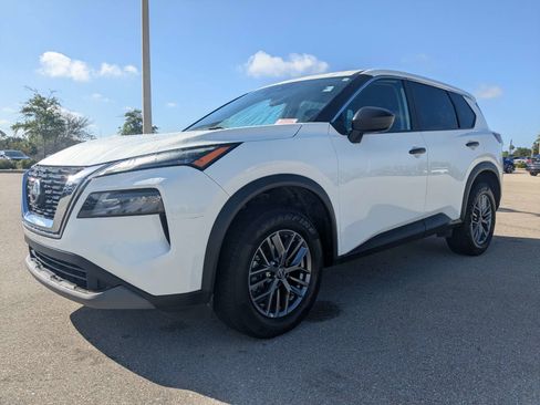 Used 2023 Nissan Rogue S AWD/4WD image 9