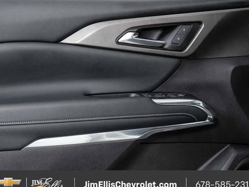Certified 2025 Chevrolet Traverse LT FWD image 6
