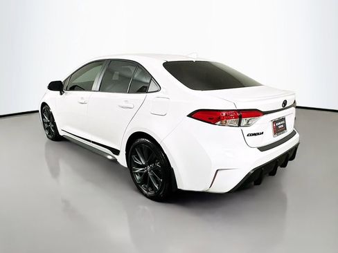 Used 2025 Toyota Corolla SE image 3