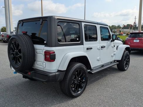 Used 2023 Jeep Wrangler Unlimited Sahara AWD/4WD image 4