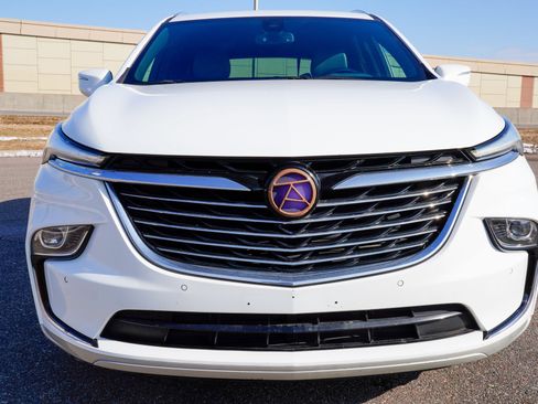 Used 2023 Buick Enclave Essence image 9