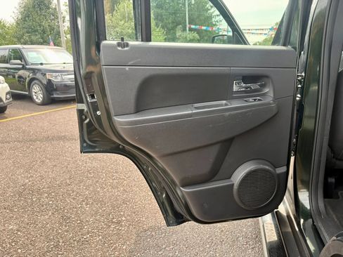 Used 2011 Jeep Liberty Sport AWD/4WD image 12