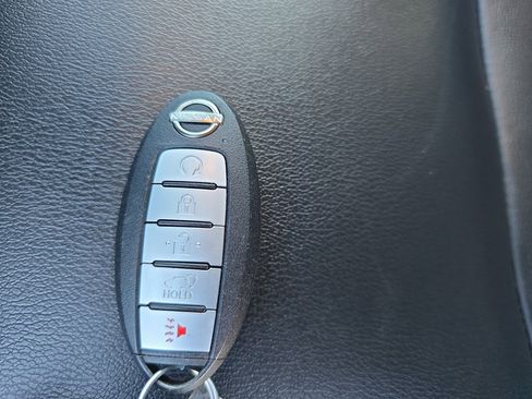 Used 2022 Nissan Pathfinder SL w/ SL Black Package image 37