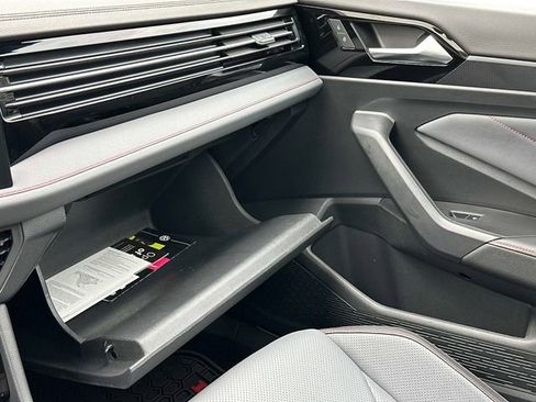 Used 2025 Volkswagen Jetta GLI Autobahn FWD image 31
