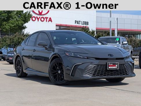 Used 2025 Toyota Camry SE w/ Convenience Package FWD image 2