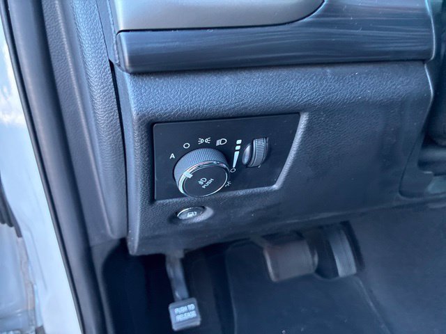Used 2020 Jeep Grand Cherokee Altitude AWD/4WD image 14