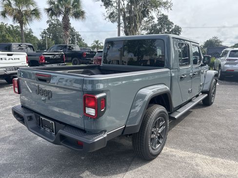 New 2025 Jeep Gladiator Sport image 6