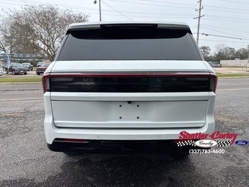 Used 2025 Lincoln Navigator Black Label AWD/4WD image 6