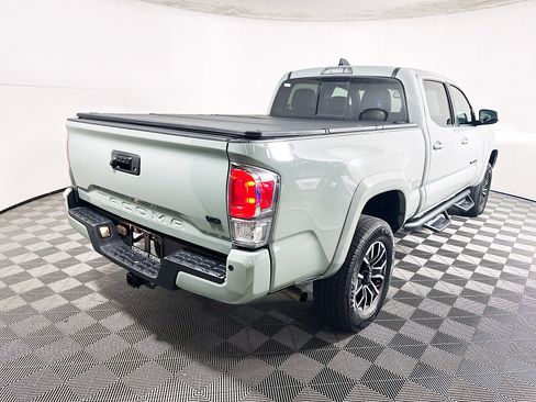 Used 2022 Toyota Tacoma TRD Sport w/ TRD Premium Sport Package AWD/4WD image 3