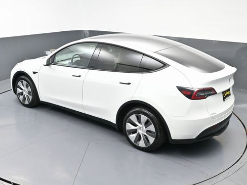 Used 2022 Tesla Model Y Long Range image 49