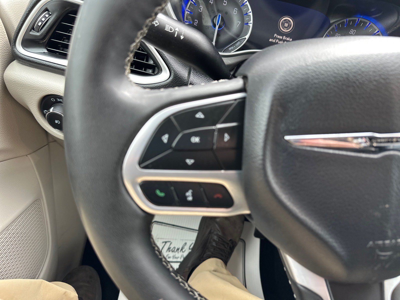 Used 2024 Chrysler Pacifica Touring-L FWD image 18