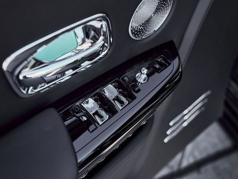 Used 2024 Rolls-Royce Phantom Sedan image 42