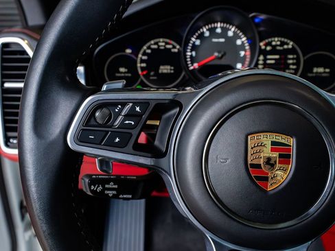 Certified 2023 Porsche Cayenne Platinum Edition AWD/4WD image 17