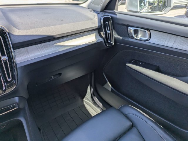 Certified 2024 Volvo XC40 B5 Plus w/ Protection Package Premier AWD/4WD image 22
