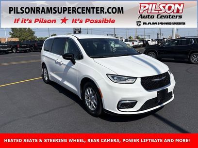 Used 2024 Chrysler Pacifica Touring-L