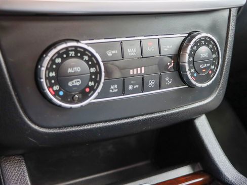 Used 2015 Mercedes-Benz GL 550 4MATIC image 63