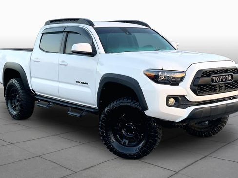 Used 2018 Toyota Tacoma SR w/ SR Convenience Package AWD/4WD image 3
