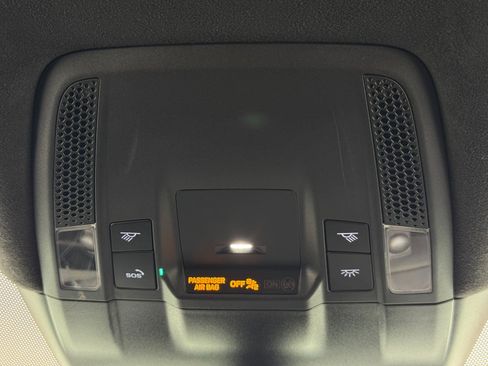 Used 2020 Porsche Taycan Turbo image 36