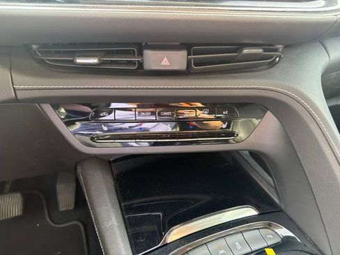 Used 2021 Buick Envision Essence w/ Technology Package I AWD/4WD image 19