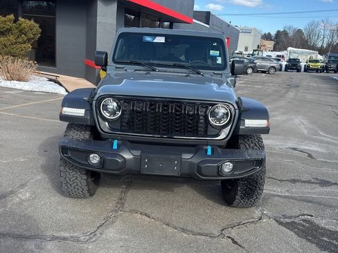 Used 2024 Jeep Wrangler Unlimited image 5
