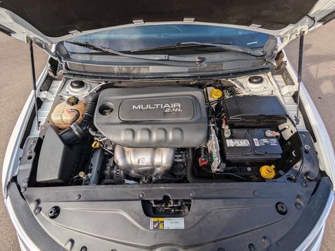 Used 2015 Chrysler 200 Limited image 28