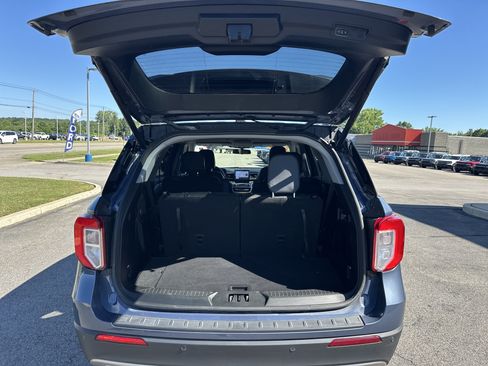 Used 2021 Ford Explorer XLT w/ Equipment Group 202A AWD/4WD image 10