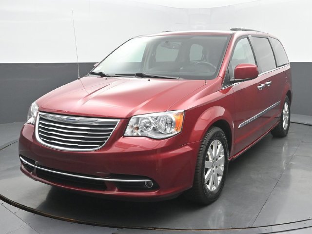 Used 2016 Chrysler Town & Country Touring w/ Driver Convenience Group FWD image 1
