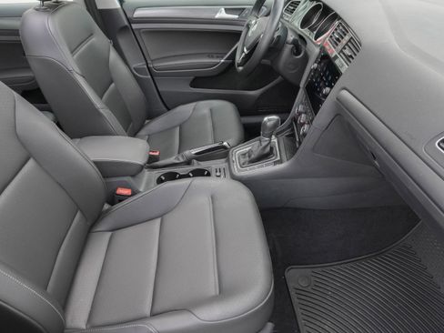 Used 2019 Volkswagen Golf SE image 13