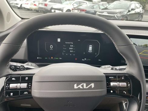 New 2027 Kia Carnival SX FWD image 11