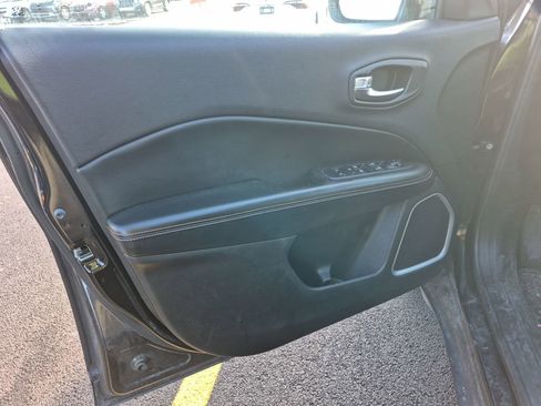 Used 2018 Jeep Compass Latitude w/ Popular Equipment Group image 10