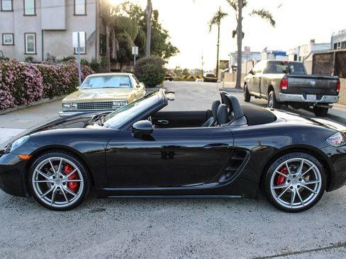 Used 2017 Porsche 718 Boxster S image 2