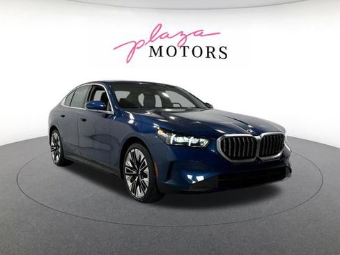 Used 2026 BMW 530i xDrive w/ Premium Package AWD/4WD image 4