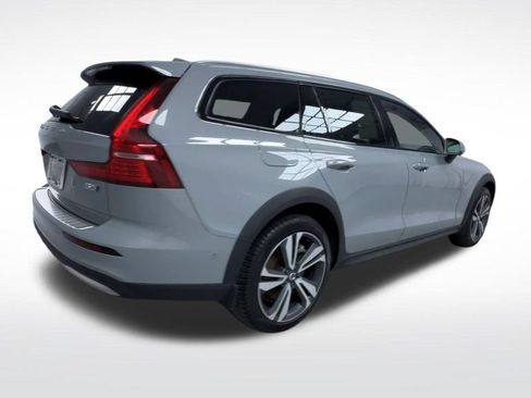 Used 2026 Volvo V60 B5 Cross Country Plus w/ Protection Package Premier AWD/4WD image 25