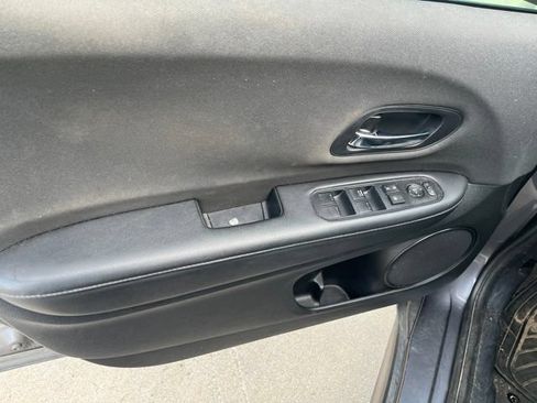 Used 2020 Honda HR-V LX image 8