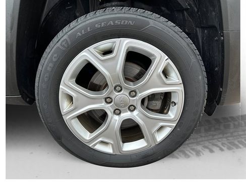 Used 2019 Jeep Renegade Latitude w/ Cold Weather Group AWD/4WD image 15