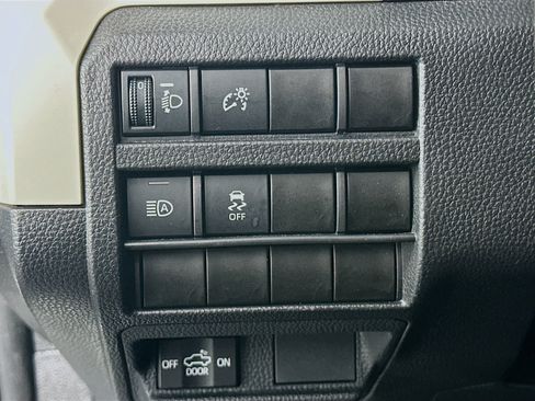 Used 2024 Toyota Tacoma TRD Off-Road image 17