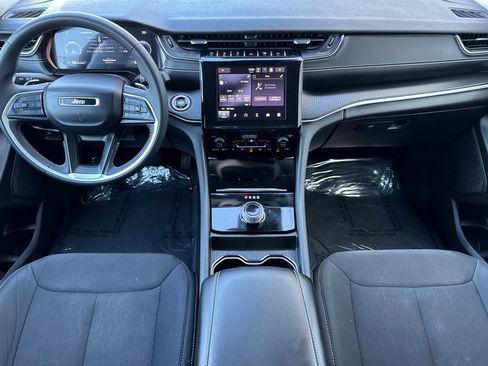 Used 2023 Jeep Grand Cherokee L Laredo image 15