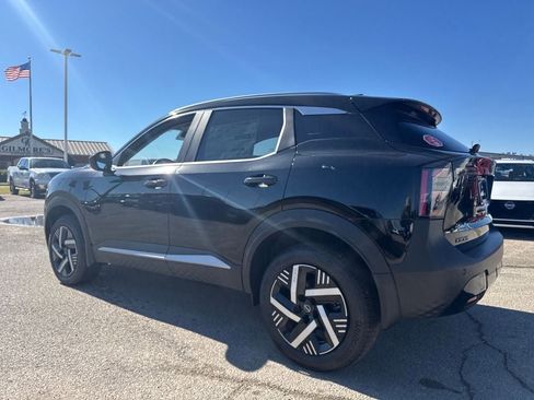 New 2026 Nissan Kicks SV image 3