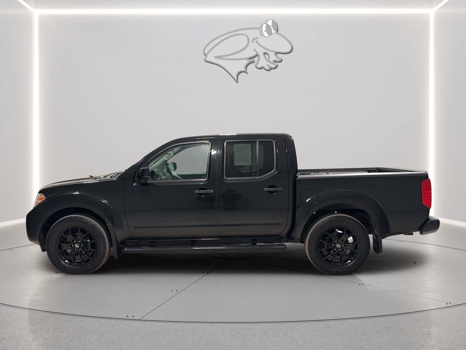 Used 2021 Nissan Frontier SV w/ Midnight Edition Floor Mats AWD/4WD image 2