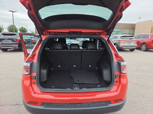 Used 2025 Jeep Compass Limited AWD/4WD image 29