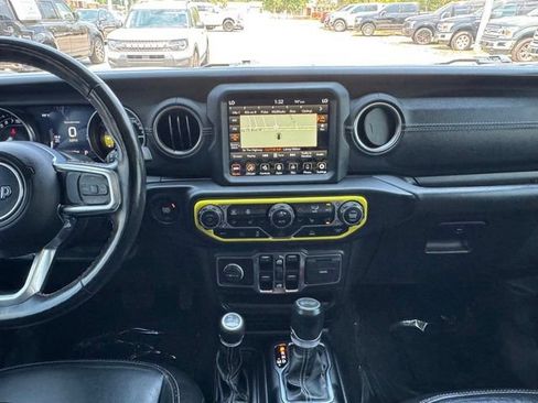 Used 2021 Jeep Wrangler Unlimited Sahara w/ Cold Weather Group AWD/4WD image 20