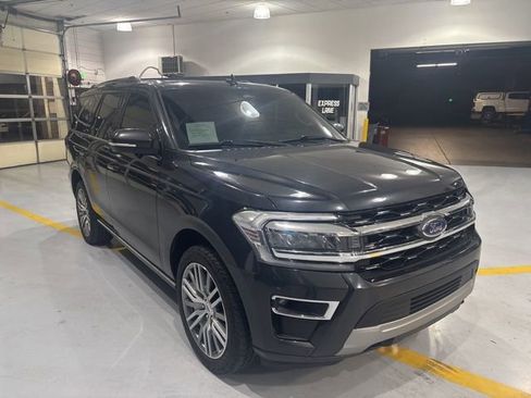 Used 2023 Ford Expedition Limited image 4