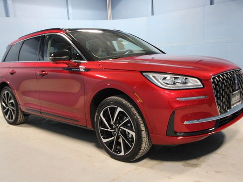 New 2026 Lincoln Corsair Grand Touring image 1