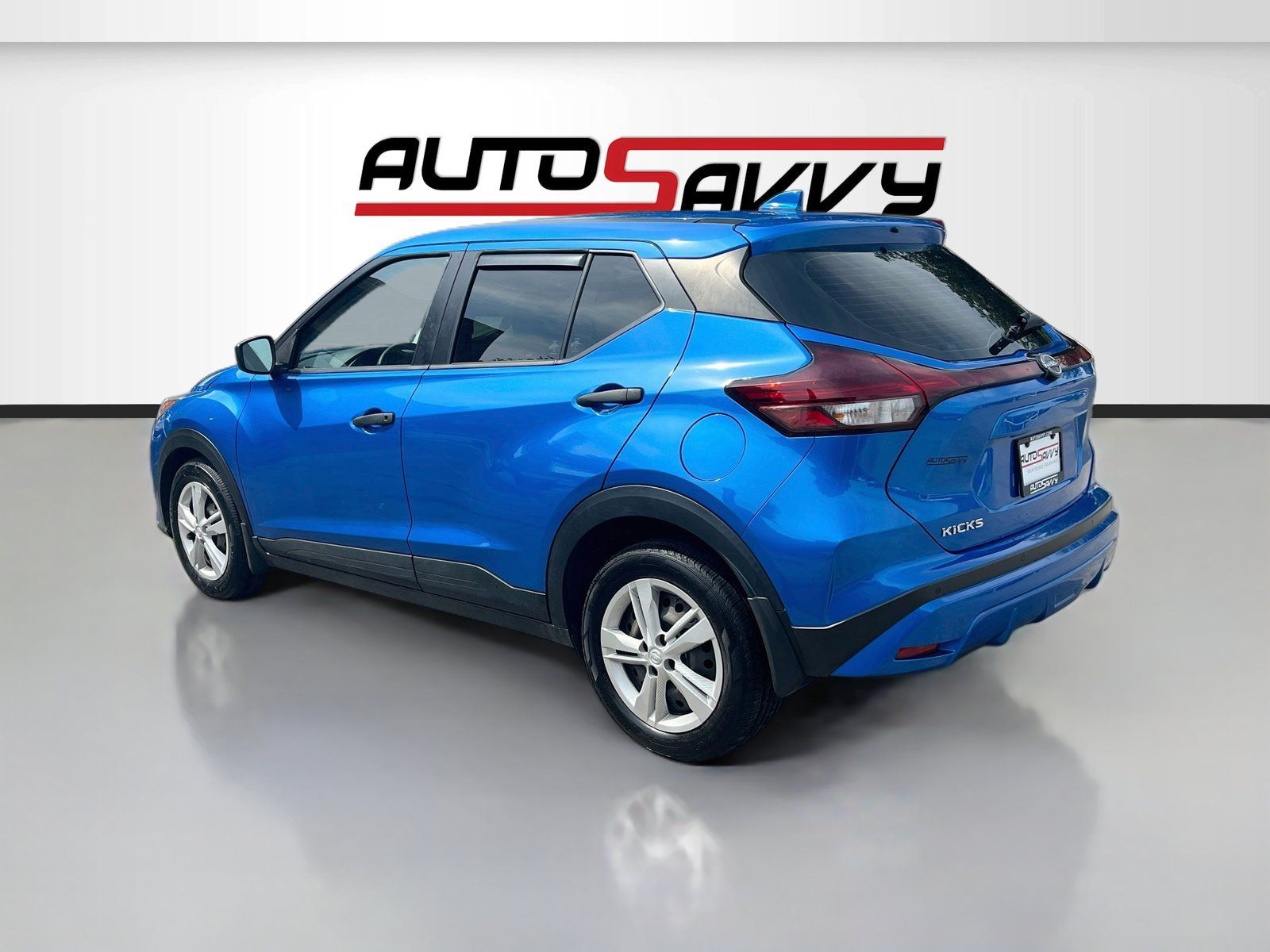 Used 2023 Nissan Kicks S FWD image 4