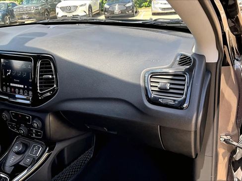 Used 2020 Jeep Compass Limited AWD/4WD image 34