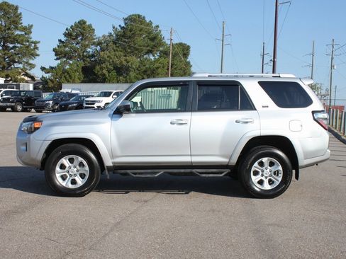 Used 2018 Toyota 4Runner SR5 image 6