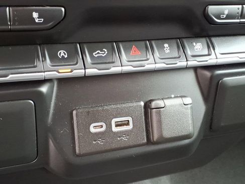 Used 2022 Chevrolet Silverado 1500 LT AWD/4WD image 24